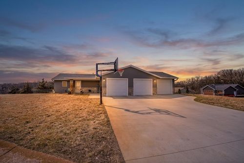 101 Meadow Ln, New London, MN, 56273-8655 | Card Image