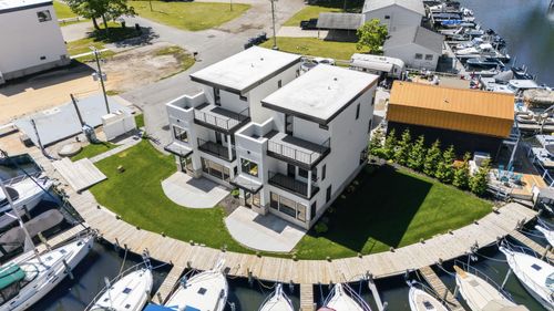 1-1 N Bailey Ave, South Haven, MI, 49090-1590 | Card Image
