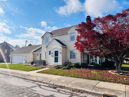 930 Clinton St, Fremont, OH, 43420-2110 | Card Image