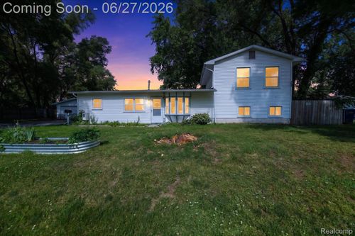 6260 Beth, Brighton, MI, 48116-2104 | Card Image