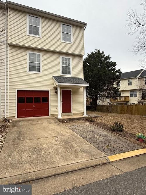 402 Shaw Ct, FREDERICKSBURG, VA, 22405-2664 | Card Image