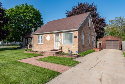 1111 N Berwick Boulevard, Waukegan, IL, 60085 | Card Image