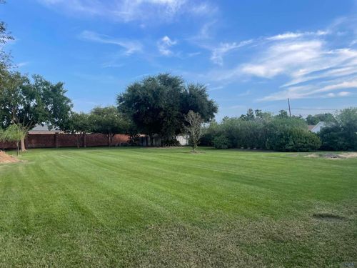 104 Meandering Way, Houma, LA, 70360-6092 | Card Image