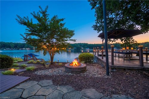 1332 Lake Drive 9, Lexington, NC, 27292-8216 | Card Image