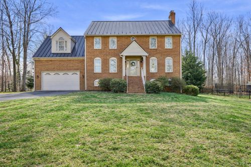 215 London Downs Dr, Forest, VA, 24551-3023 | Card Image