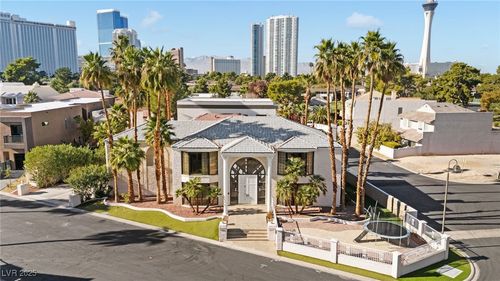 2834 Queens Courtyard Dr, Las Vegas, NV, 89109-1561 | Card Image