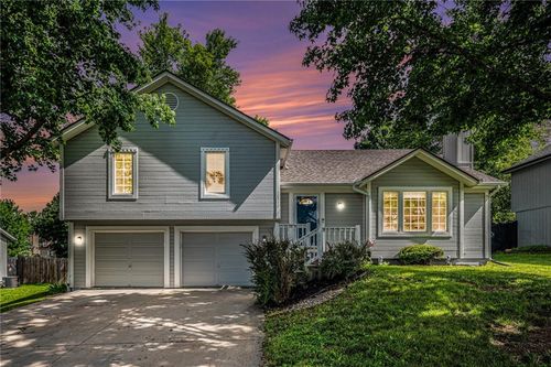 10512 Shelton Ave, Edwardsville, KS, 66111-1330 | Card Image