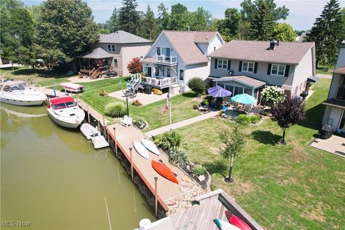 35682 W Island Dr, Eastlake, OH, 44095-1734 | Card Image