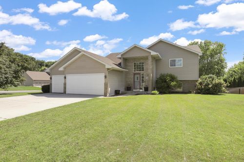 813 Lawrence Pkwy, Buffalo, MN, 55313-1045 | Card Image