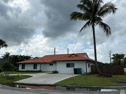 9203 Sw 136th Ter, Miami, FL, 33176-6857 | Card Image