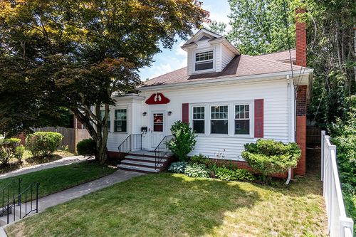 389 Pontiac Ave, Cranston, RI, 02910-3333 | Card Image