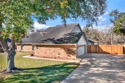 421 Huckleberry Drive, House other with 4 bedrooms, 3 bathrooms and null parking in Lake Jackson TX | Image 3