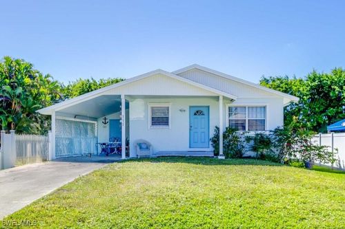 111 7th St, NAPLES, FL, 34113-8555 | Card Image