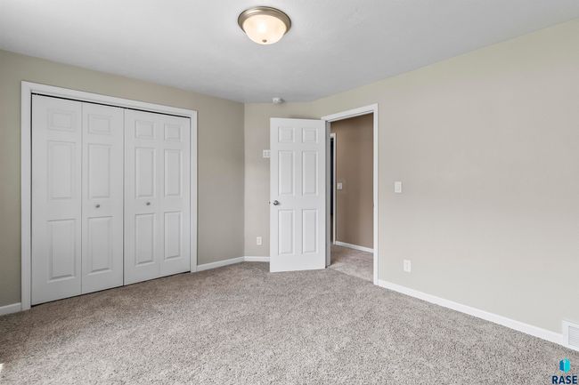 1313 W Creekside Dr, House other with 5 bedrooms, 3 bathrooms and null parking in Brandon SD | Image 28