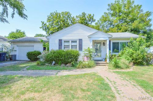 639 Royal Heights Rd, Belleville, IL, 62226-5904 | Card Image