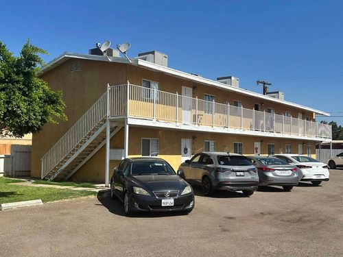 1412 El Centro Ave, El Centro, CA, 92243-2044 | Card Image