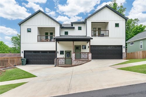 215 E Center St, Fayetteville, AR, 72701-5306 | Card Image