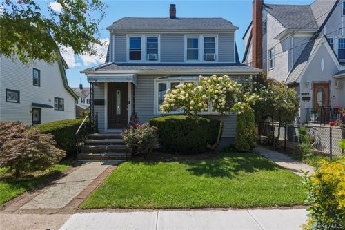 11932 195st, New York, NY, 11412 | Card Image