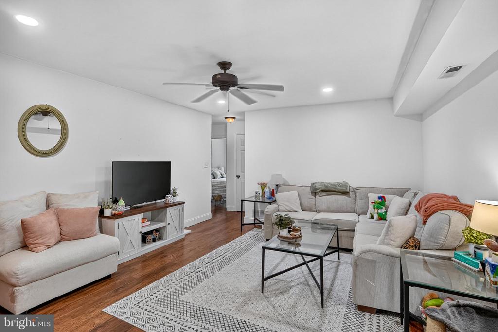 Residential in MOUNT LAUREL 3