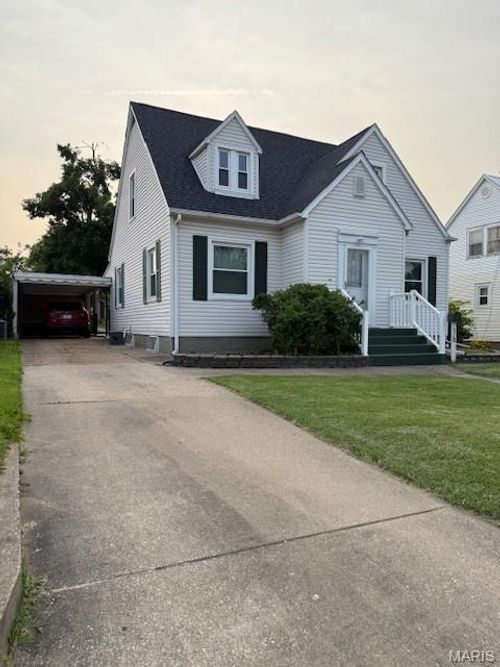 318 N West St, Perryville, MO, 63775-1330 | Card Image