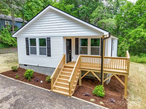 15 Border St, Black Mountain, NC, 28711-8438 | Card Image