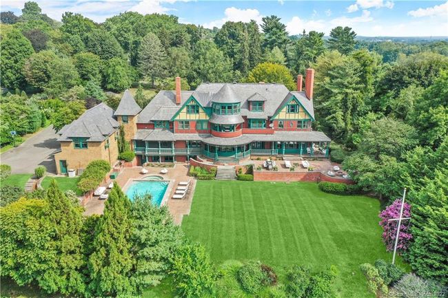 PRIVATE RETREAT // The combination of water views and park like grounds make this the perfect setting to enjoy family and friends with privacy. | Image 35