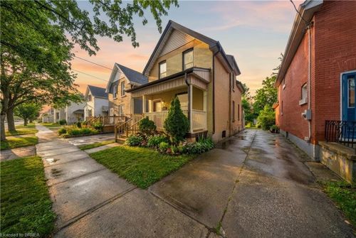 135 Marlborough St, Brantford, ON, N3S4S7 | Card Image