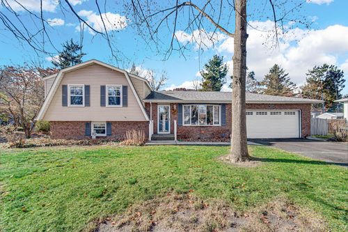 1220 Dogwood Dr, Chesterton, IN, 46304-2606 | Card Image