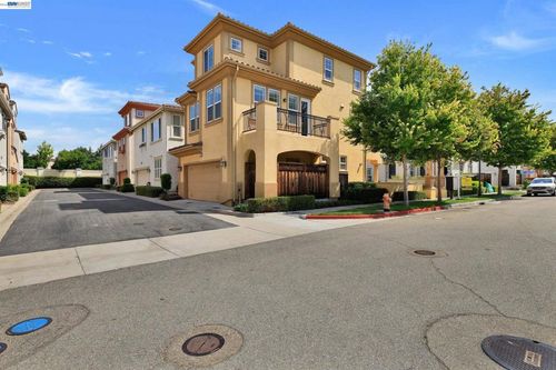 538 Selby Ln, Livermore, CA, 94551-6373 | Card Image