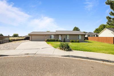 3811 View Ct, Home with 3 bedrooms, 2 bathrooms and null parking in Pasco WA | Image 1