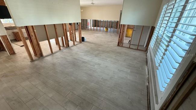 looking back to foyer/front | Image 8