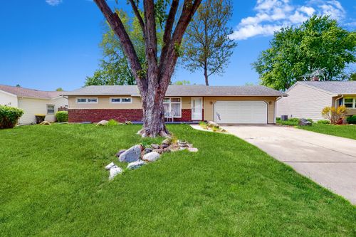 143 Scott Dr, East Dundee, IL, 60118-1613 | Card Image