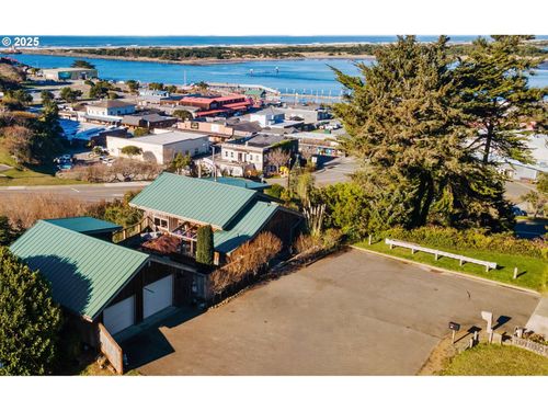 330 Chicago Ave Se, Bandon, OR, 97411-9448 | Card Image