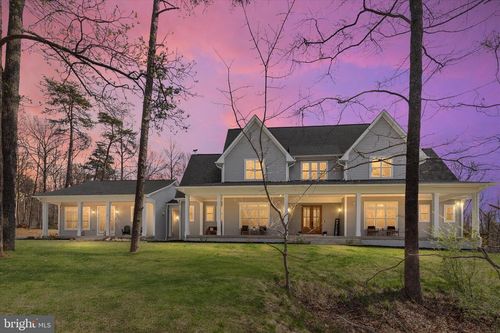 8189 Summerfield Hills Dr, Warrenton, VA, 20186-7331 | Card Image