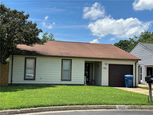 909 Woodburne Ct, Virginia Beach, VA, 23452-5253 | Card Image