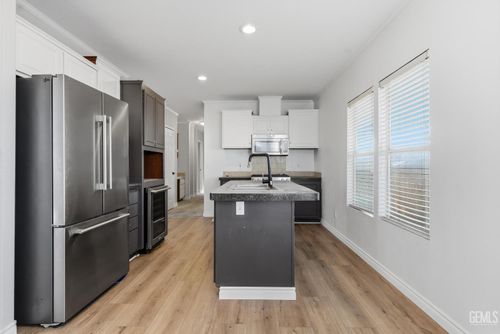 48 Cedarwood Ln, Bakersfield, CA, 93308 | Card Image