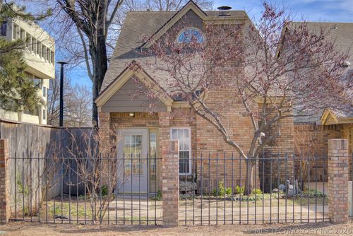 5120 S Columbia Ct, Tulsa, OK, 74105-6640 | Card Image
