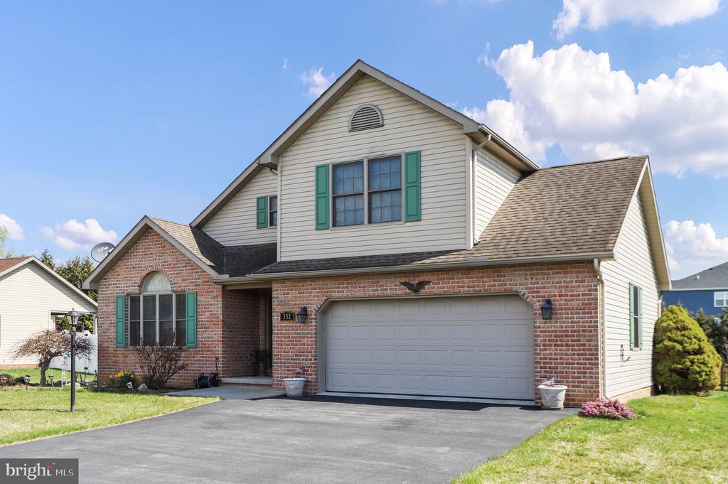 Martina Dr, Chambersburg, PA 17201