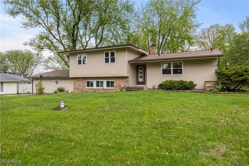 1920 Melody Dr, Fremont, OH, 43420-1312 | Card Image