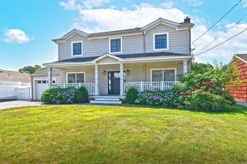 84 Franklin Ave, E Northport, NY, 11731-2336 | Card Image