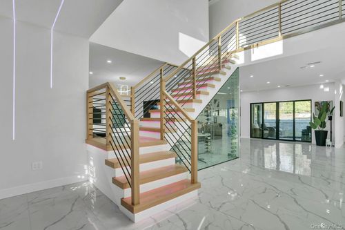 1 Brycewood Dr, Dix Hills, NY, 11746-4906 | Card Image