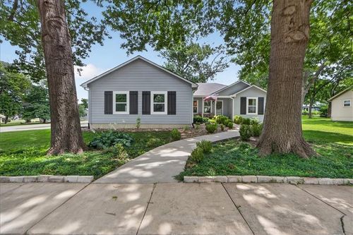 301 S Elm St, Louisburg, KS, 66053-6465 | Card Image