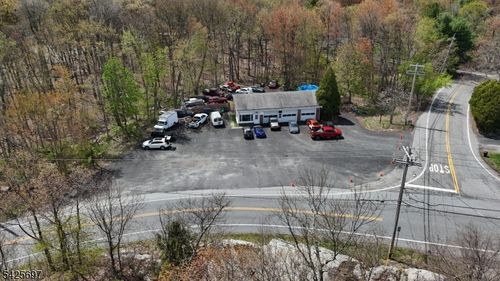 101 Otterhole Rd, West Milford, NJ, 07480-4101 | Card Image