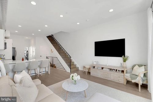 unit-2-709 N 19th Street, PHILADELPHIA, PA, 19130 | Card Image