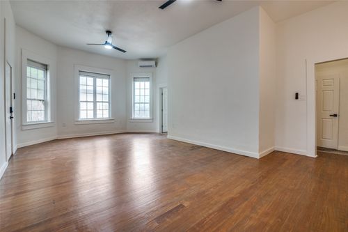 610 W 9th St, Dallas, TX, 75208-4707 | Card Image