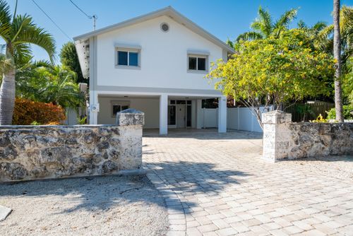 282 S Coconut Palm Blvd, Tavernier, FL, 33070-2249 | Card Image