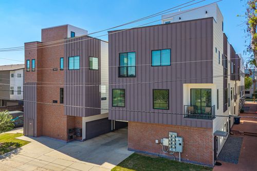 18-2450 N Garrett Ave, Dallas, TX, 75206-6941 | Card Image