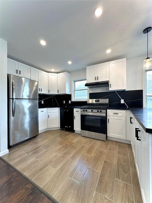37 E Fulton St, Long Beach, NY, 11561-2102 | Card Image