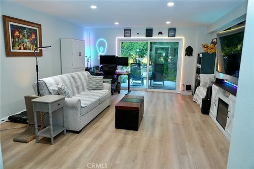 113-7101 Farralone Ave, Canoga Park, CA, 91303-1834 | Card Image