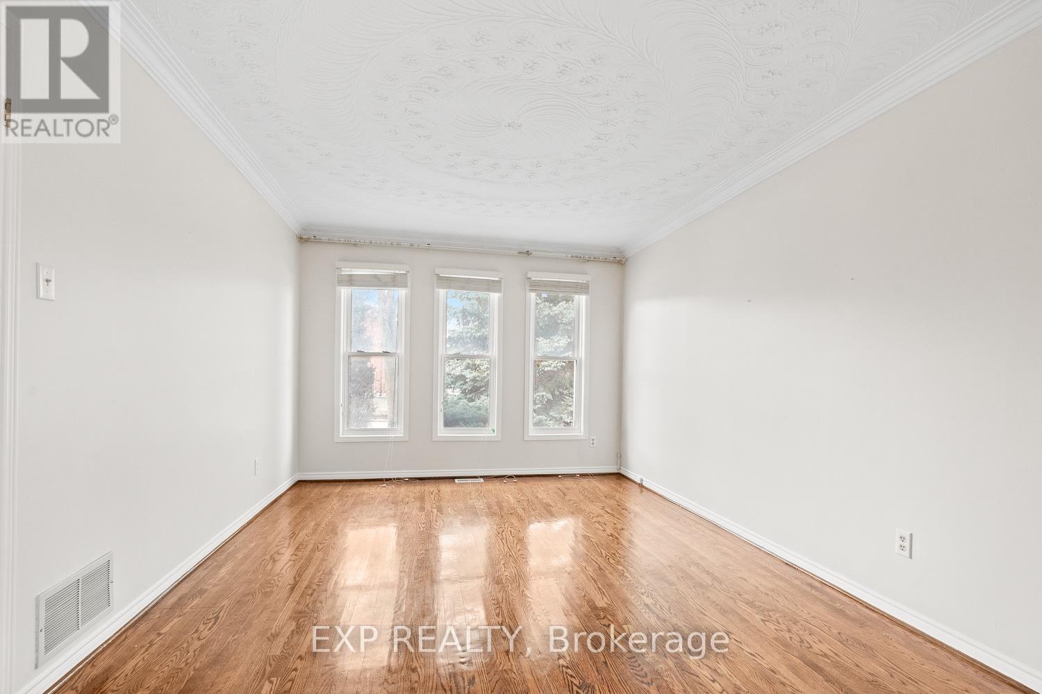 Residential Lease in Markham (Village Green-South Unionville) 3